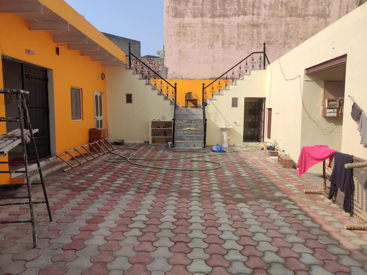 Nidhivan Homestay Vrindavan Exterior photo